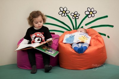 Pequenos lectores na Bebeteca do Forum