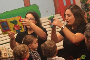 Momento do conto no Bebencontro da Biblioteca Infantil e Xuvenil