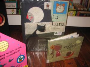 Portadas dos libros La luna de Anne Herbauts y Té, Chocolate Café de Golfiños