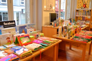 Materiais preparados para o préstamo da Bebeteca