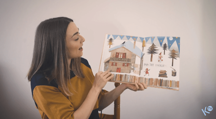 Bea Campos contando 'Que fai falta?'